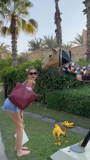 Alessia Marcuzzi feet photo thumbnail