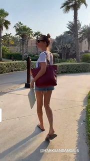 Alessia Marcuzzi feet photo thumbnail