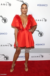 Dania Ramirez feet photo thumbnail