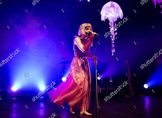 Aurora Aksnes feet photo thumbnail