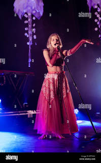 Aurora Aksnes feet photo thumbnail