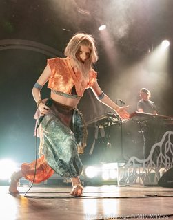 Aurora Aksnes feet photo thumbnail