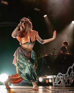 Aurora Aksnes feet photo thumbnail