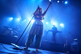 Aurora Aksnes feet photo thumbnail