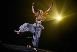 Aurora Aksnes feet photo thumbnail