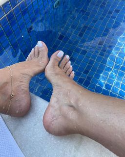Karin Klemp feet photo thumbnail