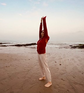 Minnie Driver feet photo thumbnail
