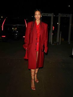 Rihanna feet photo thumbnail