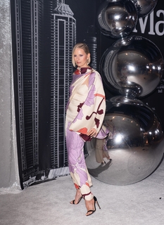 Karolina Kurkova feet photo thumbnail
