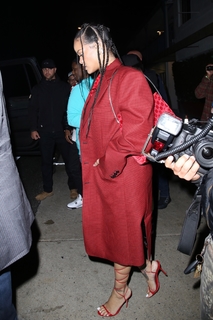 Rihanna feet photo thumbnail