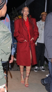 Rihanna feet photo thumbnail