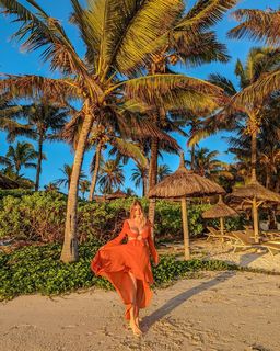 Ashley James feet photo thumbnail