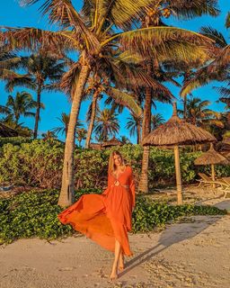 Ashley James feet photo thumbnail