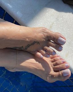 Karin Klemp feet photo thumbnail