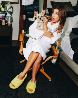 Hailey Bieber feet photo thumbnail