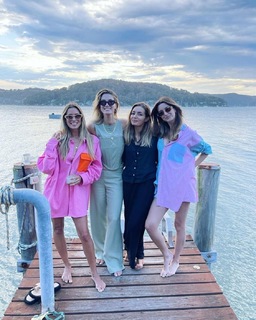 Delta Goodrem feet photo thumbnail