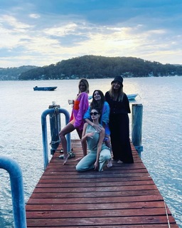Delta Goodrem feet photo thumbnail