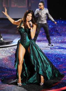 Fergie feet photo thumbnail