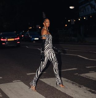 Alesha Dixon feet photo thumbnail