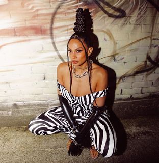 Alesha Dixon feet photo thumbnail