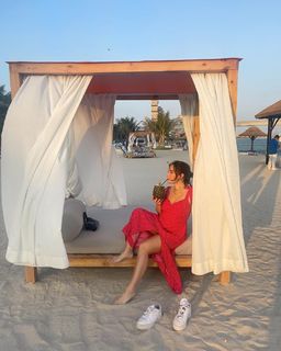 Natalie Noel Mariduena feet photo thumbnail