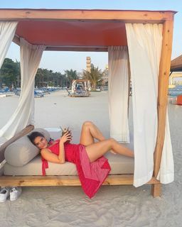 Natalie Noel Mariduena feet photo thumbnail