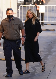 Gwyneth Paltrow feet photo thumbnail