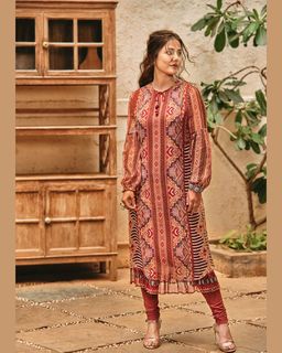 Hina Khan feet photo thumbnail