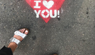 Natasha Henstridge feet photo thumbnail