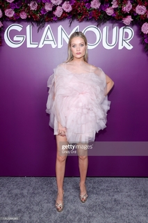 Laura Whitmore feet photo thumbnail