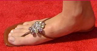 Mandy Moore feet photo thumbnail