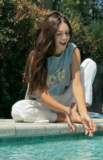 Zaira Nara feet photo thumbnail