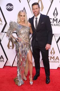Carrie Underwood feet photo thumbnail