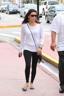 Eva Longoria feet photo thumbnail