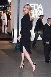 Karlie Kloss feet photo thumbnail