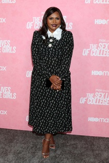 Mindy Kaling feet photo thumbnail