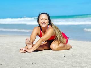 Kino MacGregor feet photo thumbnail