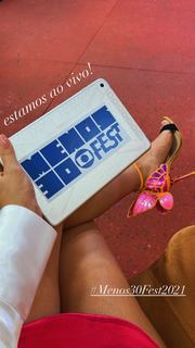 Larissa Manoela feet photo thumbnail
