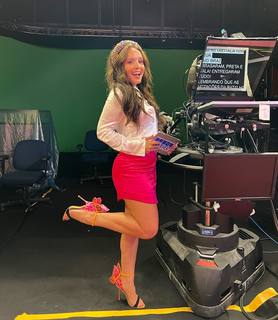Larissa Manoela feet photo thumbnail