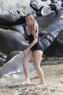 Kesha feet photo thumbnail