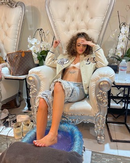 Victoria Waldrip feet photo thumbnail