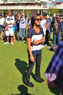 Olivia Munn feet photo thumbnail