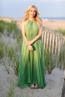 Emma Roberts feet photo thumbnail