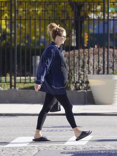 Jennifer Lawrence feet photo thumbnail