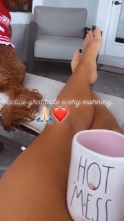 Amanda Saccomanno feet photo thumbnail