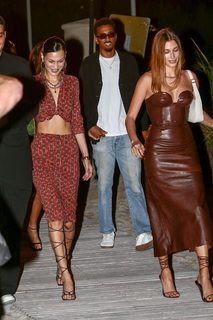 Hailey Bieber feet photo thumbnail