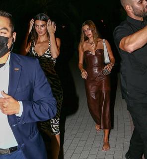 Hailey Bieber feet photo thumbnail