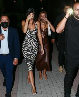 Kendall Jenner feet photo thumbnail