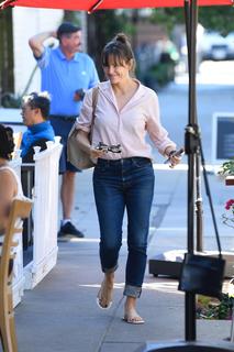 Jennifer Garner feet photo thumbnail