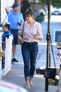 Jennifer Garner feet photo thumbnail